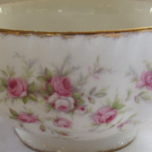 Paragon Victoriana Rose Sugar Bowl, Brushed Gold Gilt Trim, Fine China D111 - Picture 4 of 5